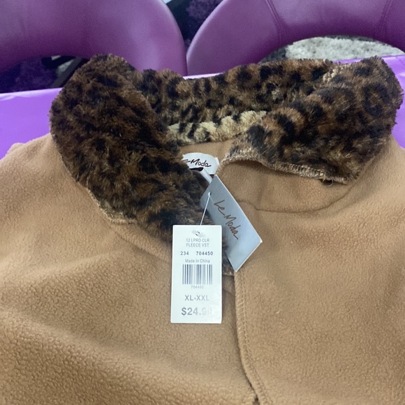 Quilted Leopard vest like cape - Picture 2 of 8